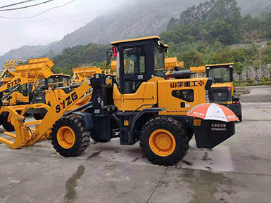 恭喜羅總喜提新車(chē)，山宇裝載機(jī)940走起，山宇重工，助您成功！